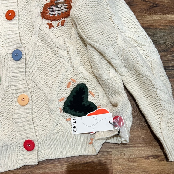 Cider Cream Cable Knit Cardigan with Multicolor Heart Appliqués - Picture 2 of 4